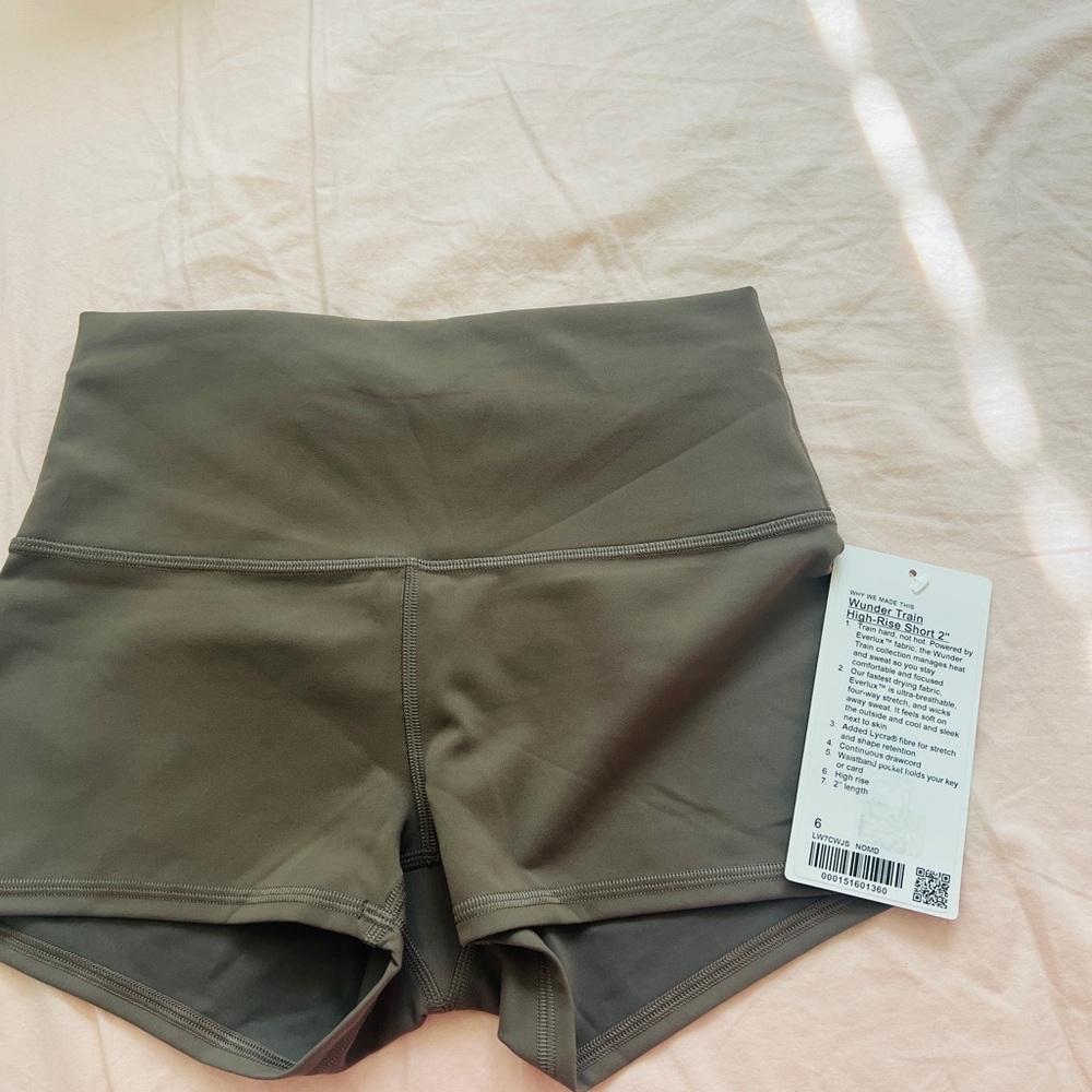 lululemon athletica High Waist Shorts - Olive